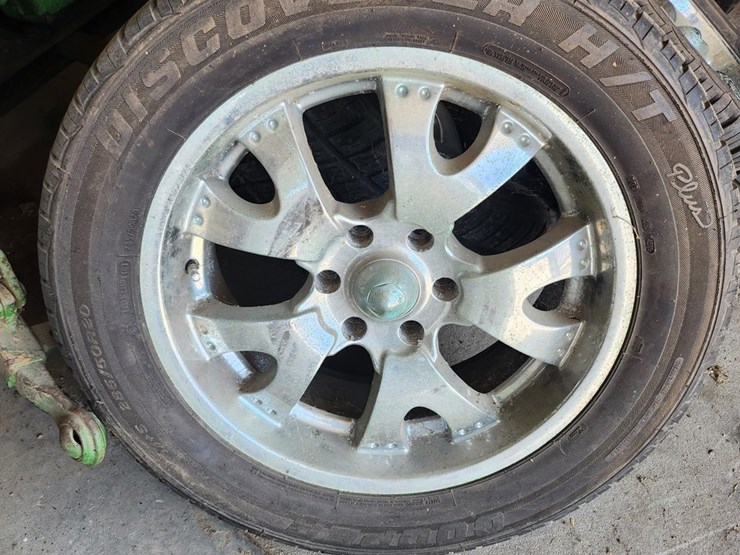 #2838-•-(4)-cooper-discoverer-ht-plus-tires-and-chrome-wheels-image-6