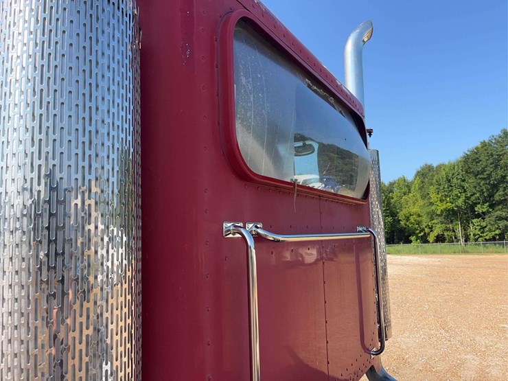 2000-peterbilt-379-image-22