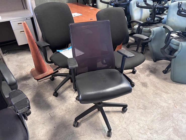 #171-•-3-chairs-image-1