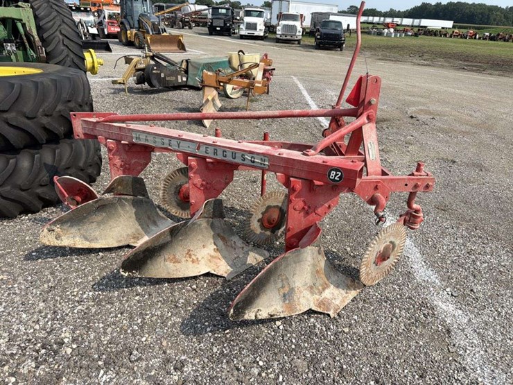 massey-ferguson-82-image-2