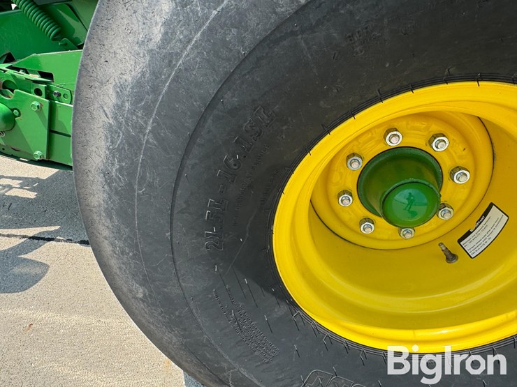 2024-john-deere-561m-image-17