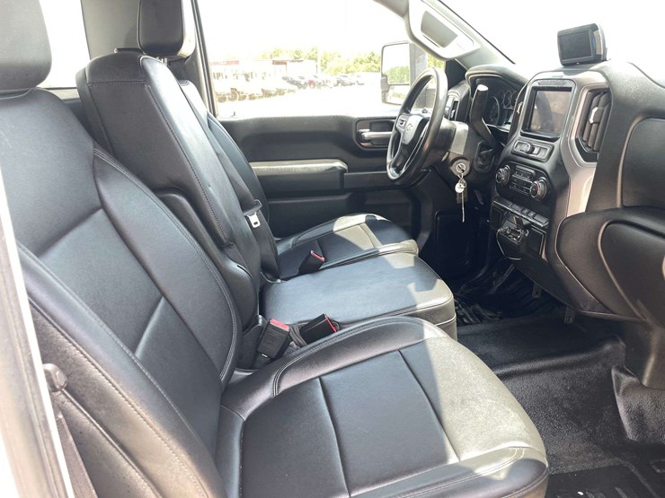 2020-chevrolet-silverado-3500-image-18