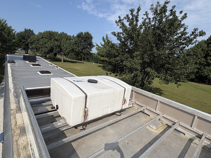 2018-bison-8011ldstlt-stock-combo-living-quarters-trailer-image-28