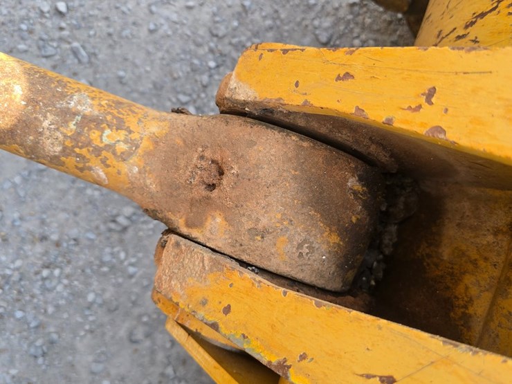 caterpillar-953d-image-27