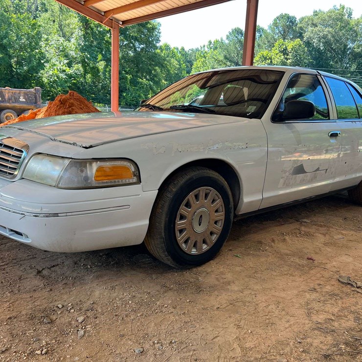 2004 Ford Crown Vic (211,135 Miles)
