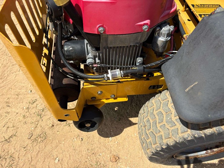 hustler-fasttrak-42"-zero-turn-lawn-mower-image-10