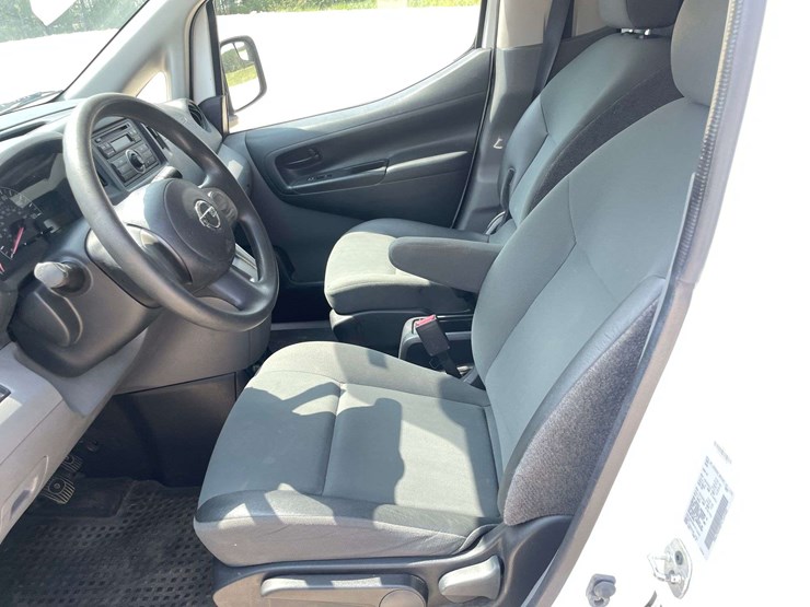 2015-nissan-nv200-image-10