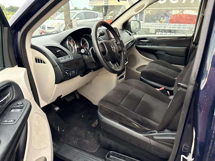 2013-dodge-grand-caravan-image-10