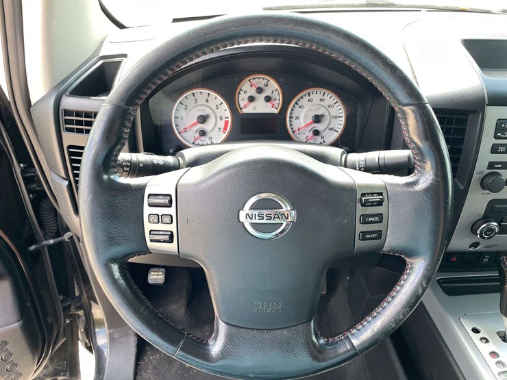 2012-nissan-titan-image-12