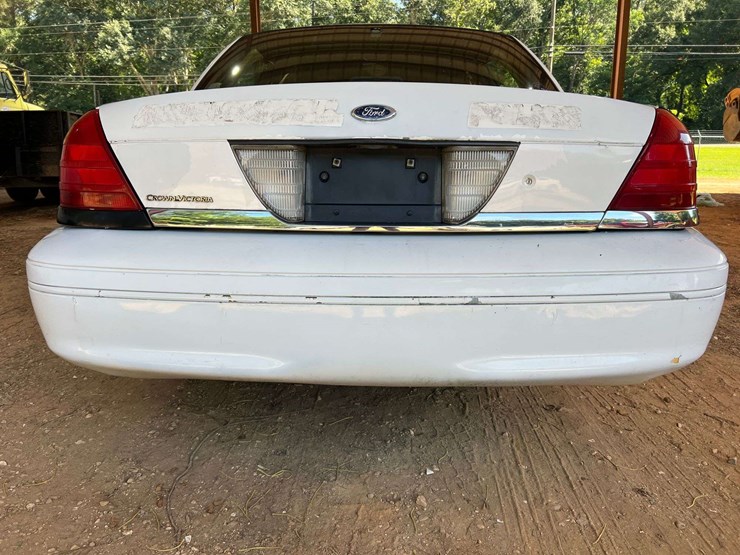2004-ford-crown-vic-(211,135-miles)-image-7