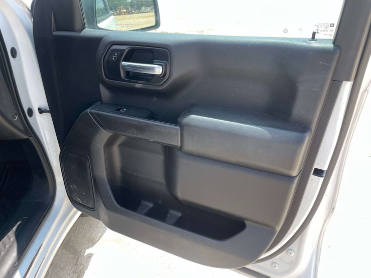 2019-chevrolet-silverado-1500-image-18