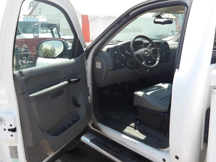 2011-chevrolet-silverado-2500-image-14