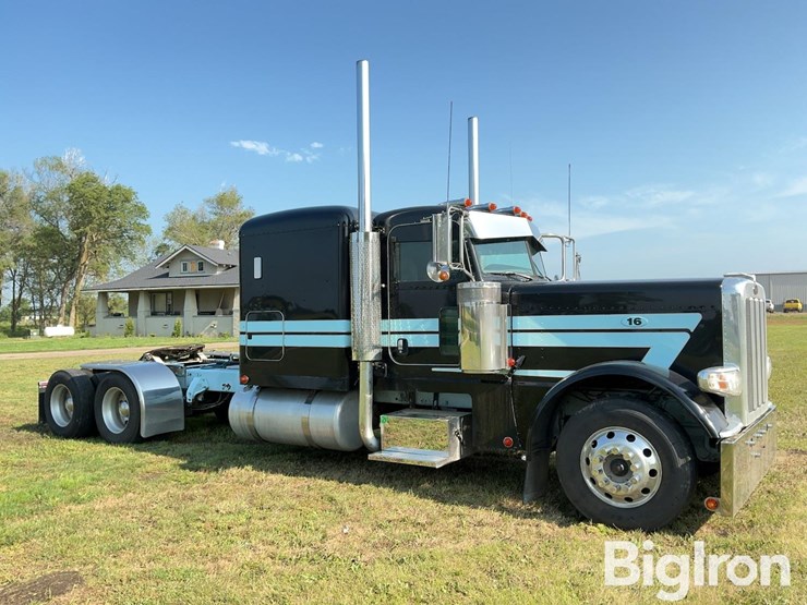 2017-peterbilt-389-image-3