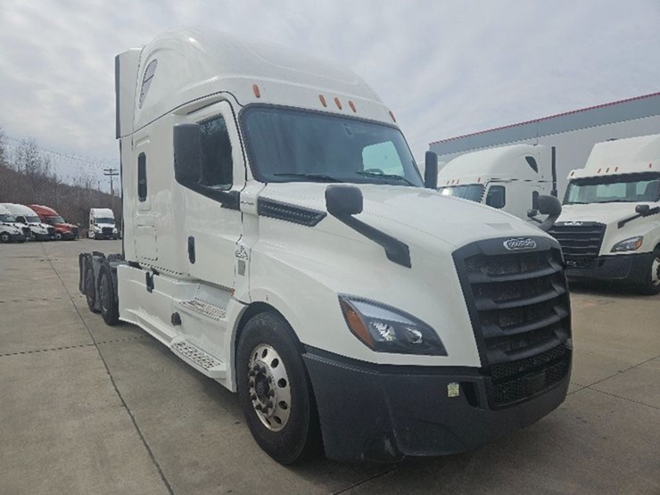 2020-freightliner-cascadia-126-image-1