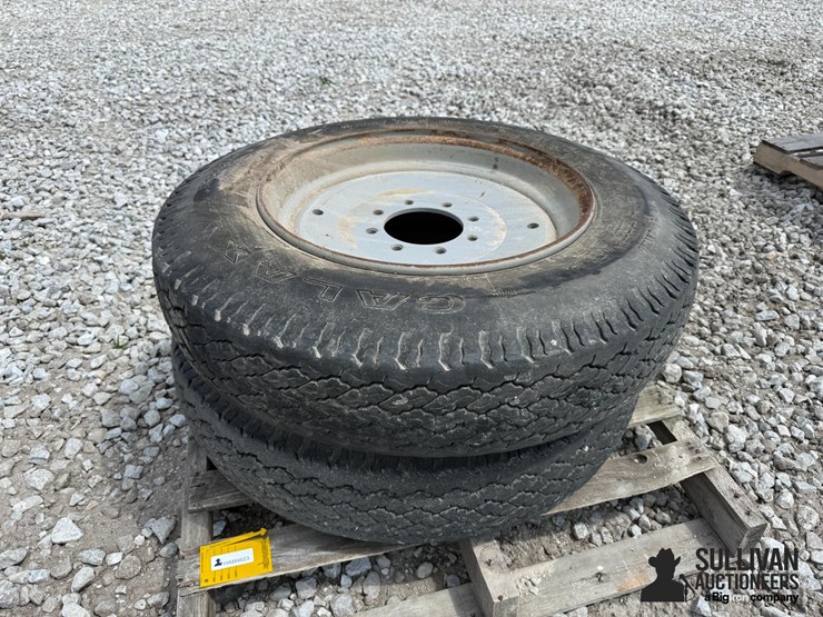 galaxy-9-22.5-tires-on-kinze-8-bolt-wheels-(bid-per-unit)-image-1