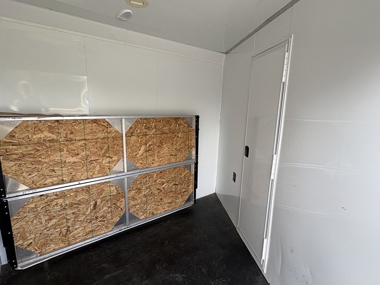 2018-bison-8011ldstlt-stock-combo-living-quarters-trailer-image-47