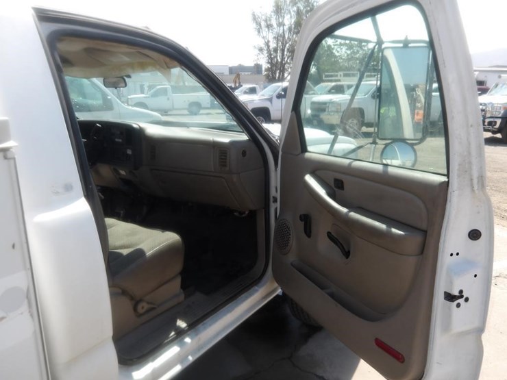 2005-chevrolet-silverado-3500-image-18