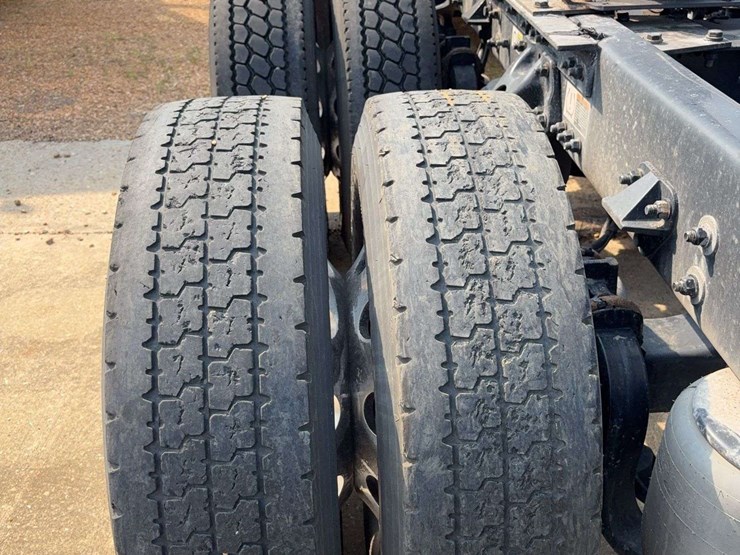 2022-kenworth-t680-image-10