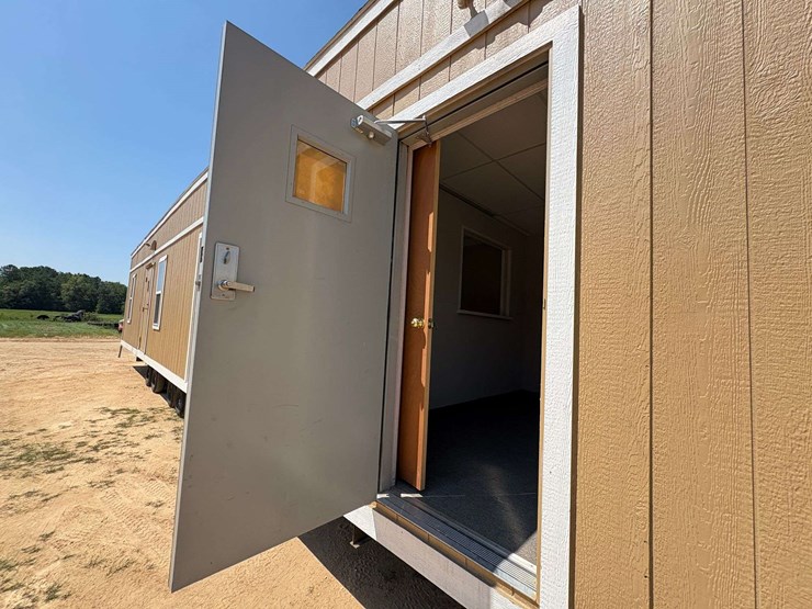 mobile-56'-office-building-image-39