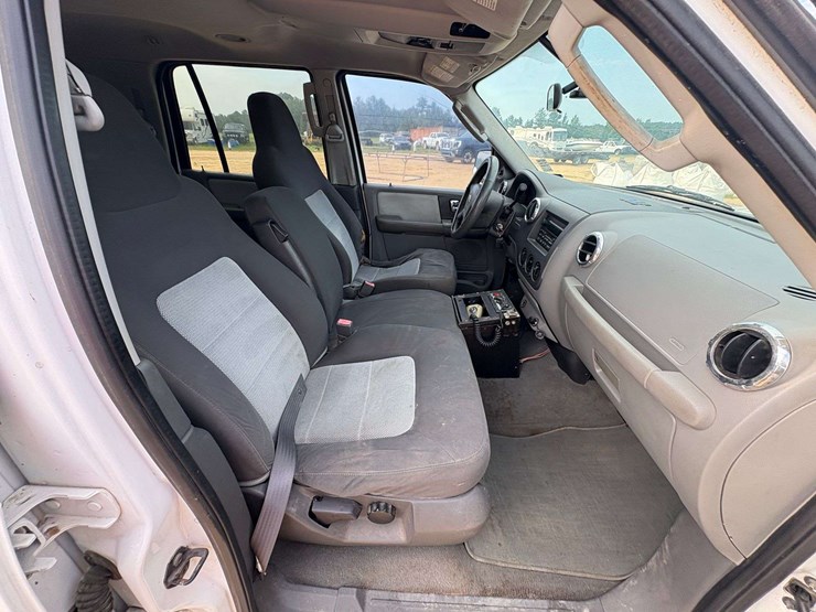 2005-ford-expedition-image-29
