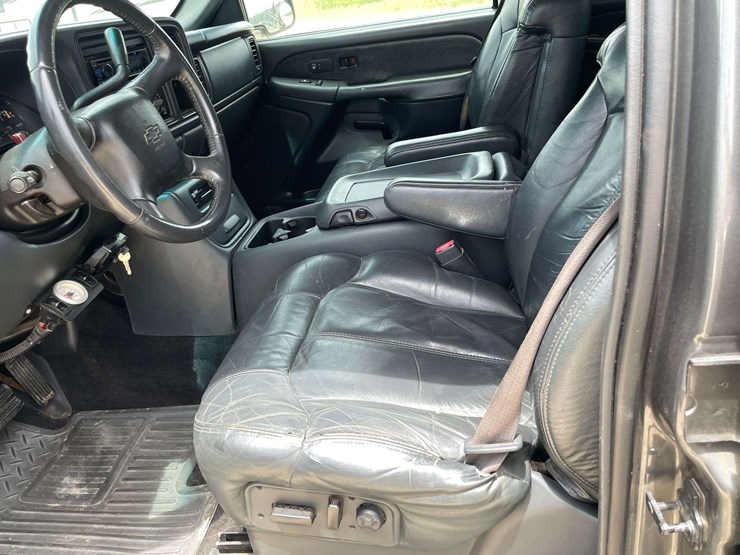 2002-chevrolet-silverado-2500-image-10