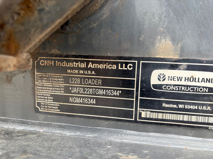 new-holland-l228-image-13