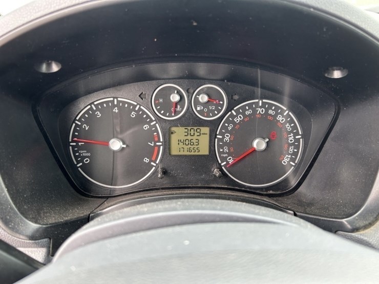 2010-ford-transit-connect-image-25