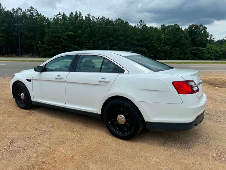 2015-ford-taurus-4-door-sedan-police-(179,713-miles)-image-3