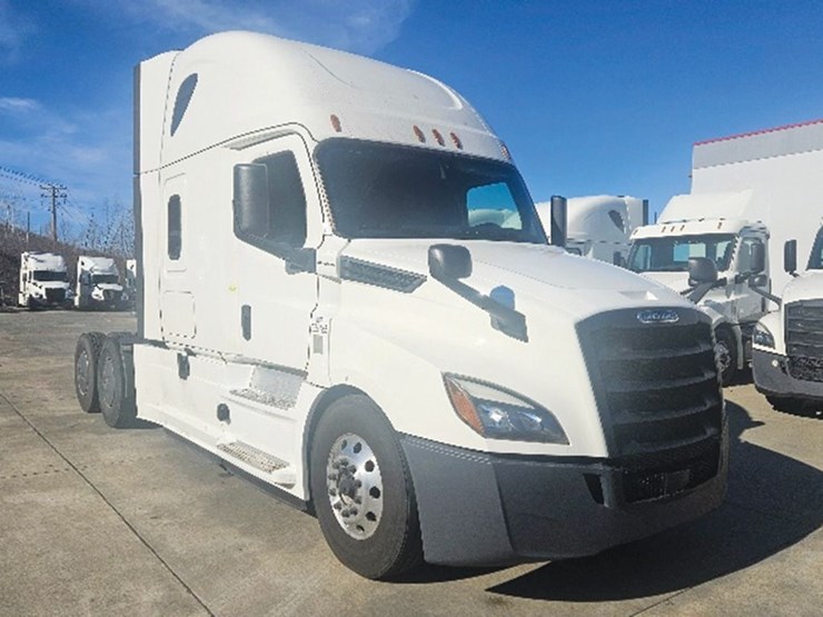 2020-freightliner-cascadia-126-image-1