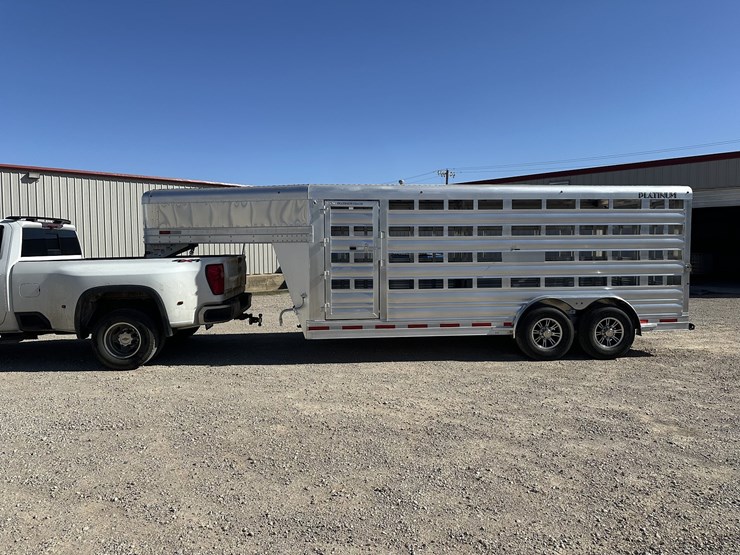 2025-platinum-18'-x-8"-livestock-trailer-image-2
