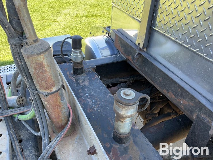 2019-peterbilt-567-image-19