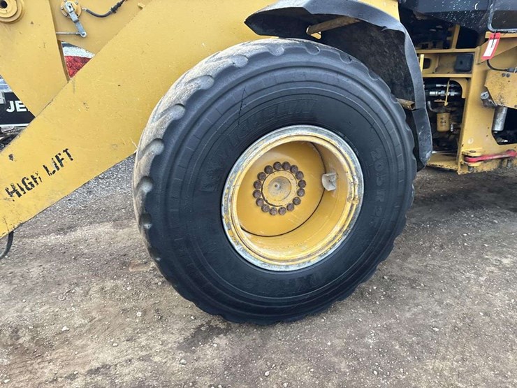 caterpillar-930k-image-8