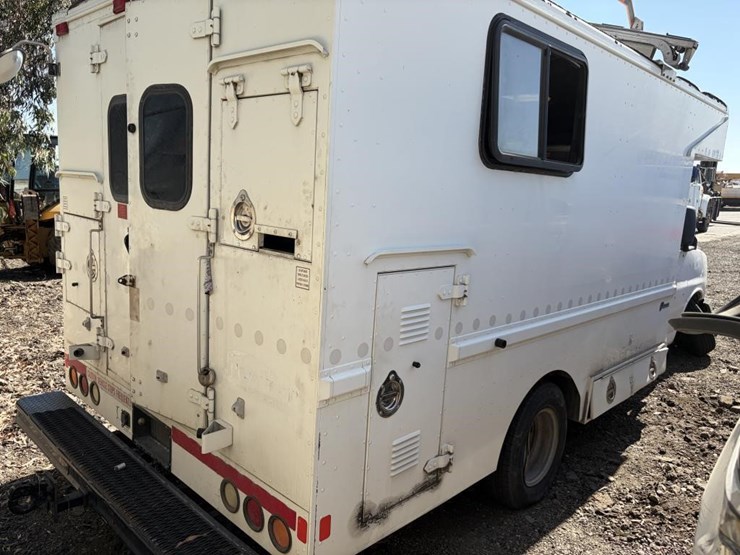 2006-chevrolet-express-g3500-image-3
