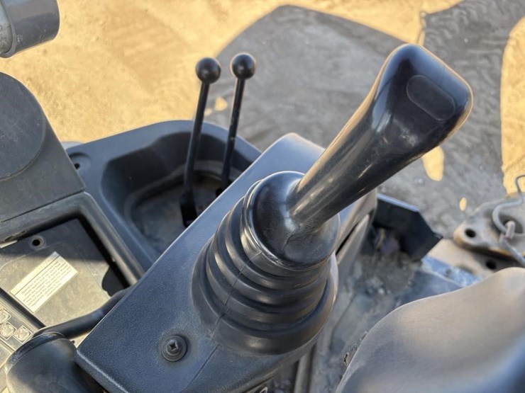 2007-deere-410j-image-45