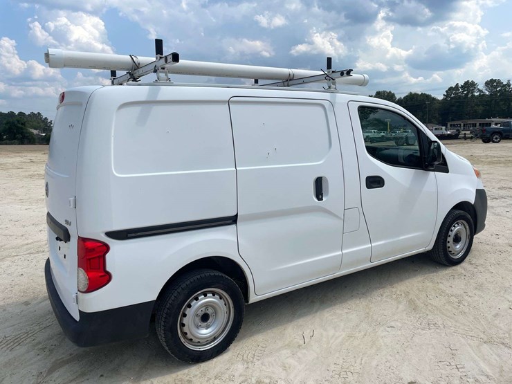 2015-nissan-nv200-image-3