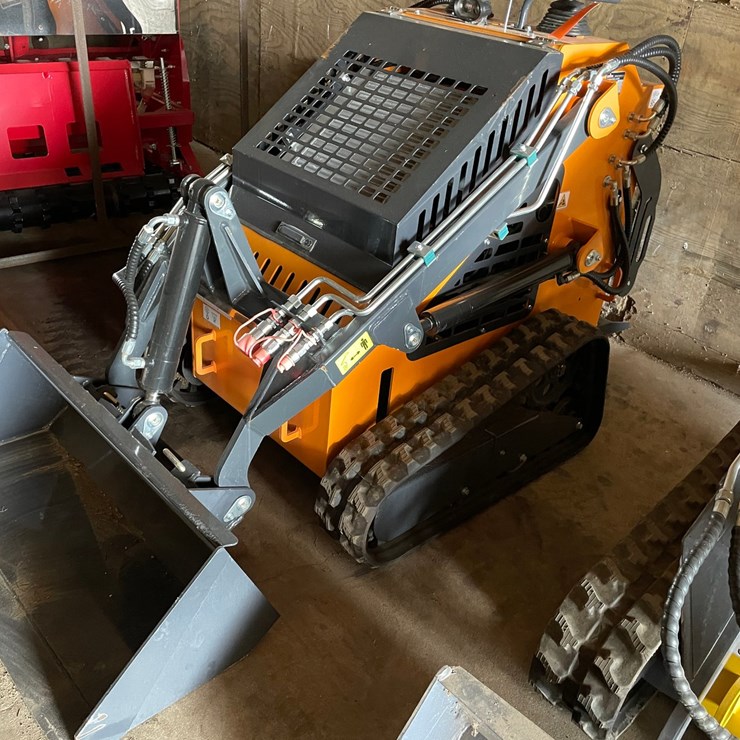 #9735 • Land Honor Mini Skid Steer Loader