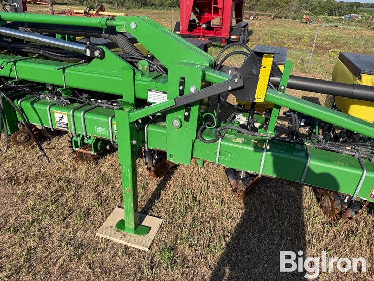 john-deere-1725-image-20