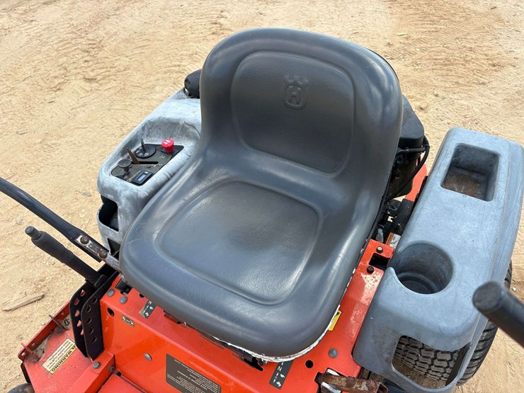 husqvarna-42"-zero-turn-lawn-mower-image-7