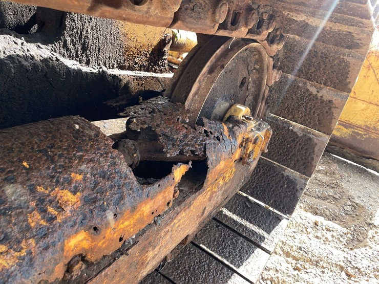 caterpillar-d4c-image-16