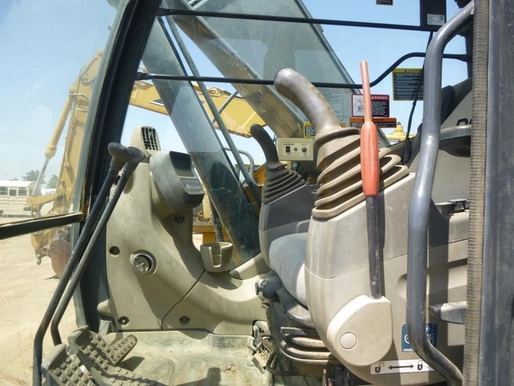 2011-deere-225d-lc-image-9