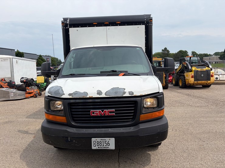 #8368-•-2010-gmc-box-truck-(has-wi-title)-image-2