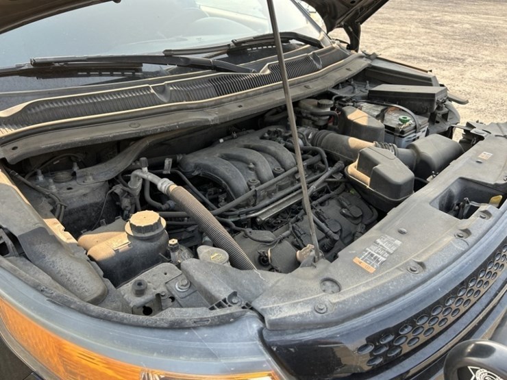 2014-ford-explorer-image-35