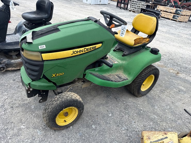 john-deere-x320-image-1