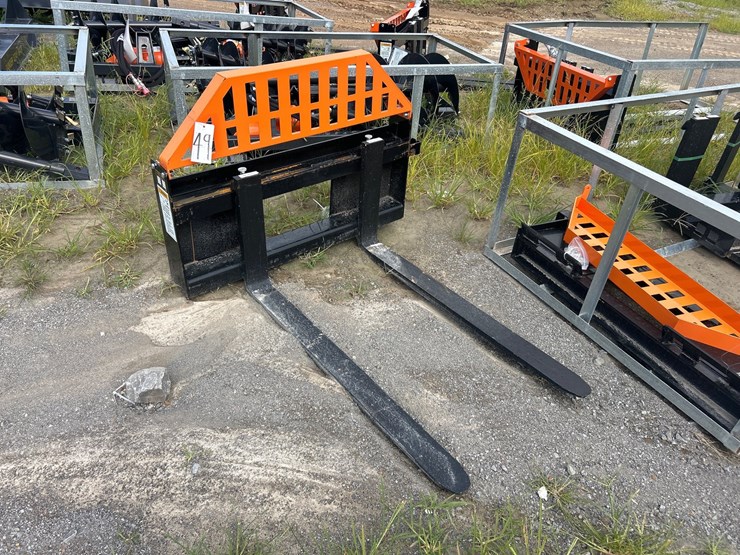#49-•-skid-steer-pallet-forks-image-1