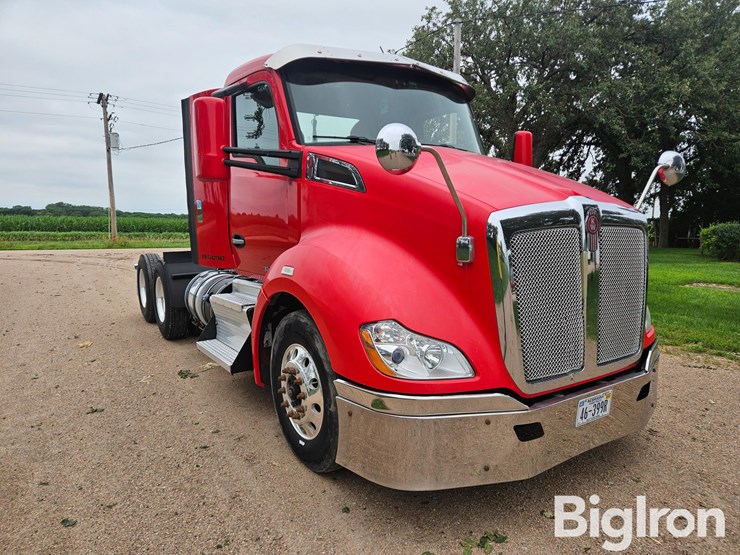 2015-kenworth-t660-image-3