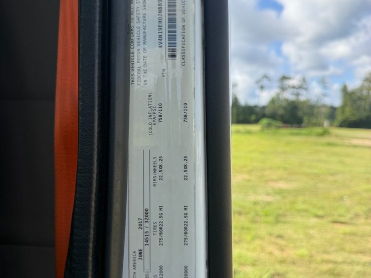 2018-volvo-vnl42t300-image-10