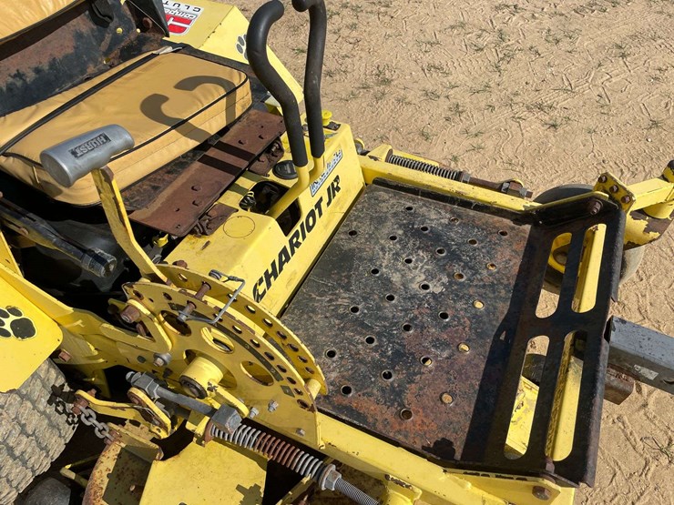 great-dane-52”-zero-turn-mower-(1075-hours)-image-13