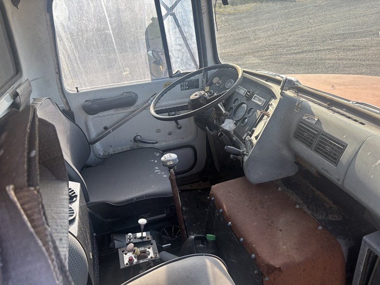 ford-l800-image-10