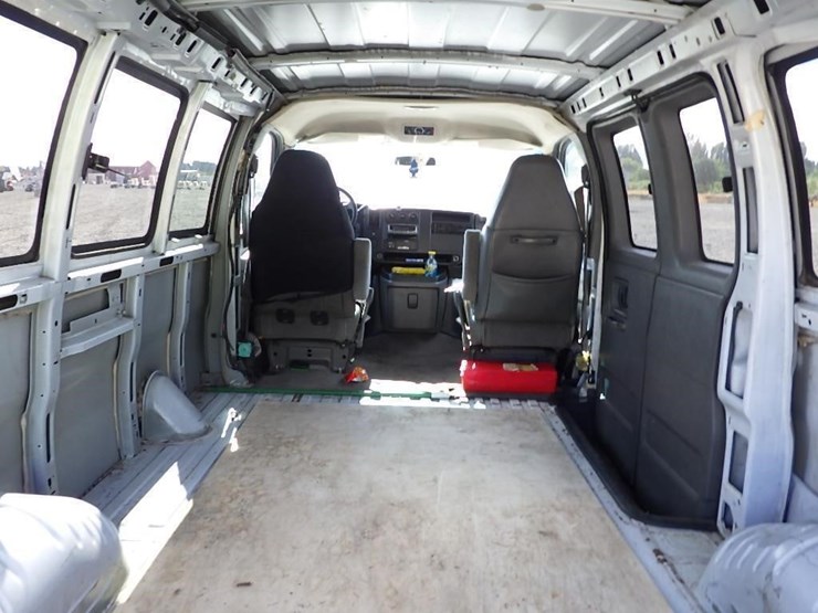2003-chevrolet-3500-image-14