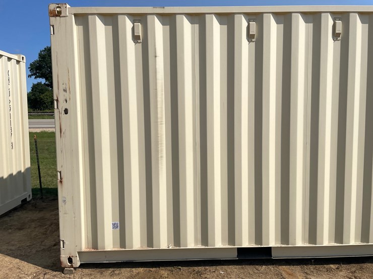 #405-•-20'-shipping-container-image-7
